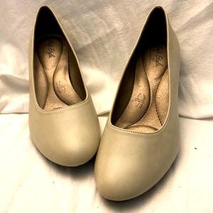 New Soft Style Hush Puppies Guilana Pump Size 8.5
